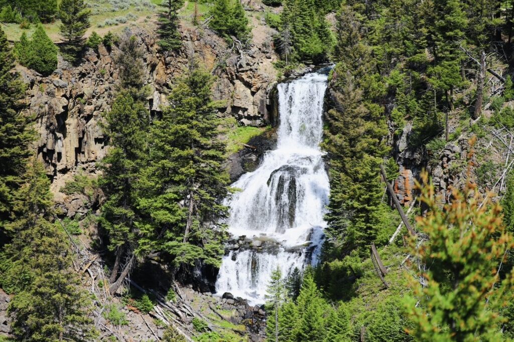 yellowstone national park アンディーン滝